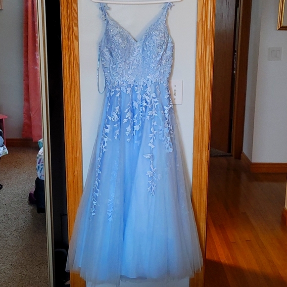 Light Blue Graduation dress size 4-6 for shorter people - Picture 1 of 2